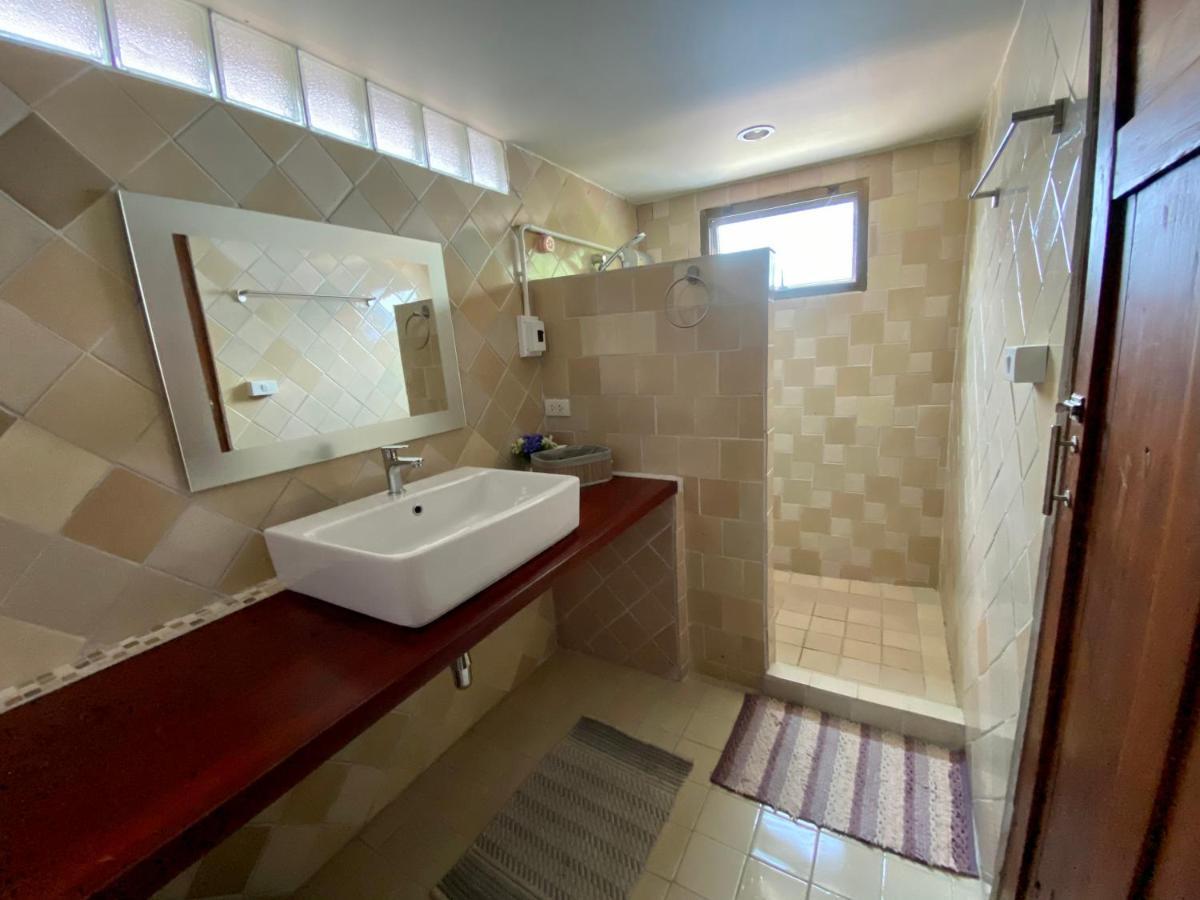 Tha Ma-O Bouteak Homestay - Self Check-In ラムパーン エクステリア 写真