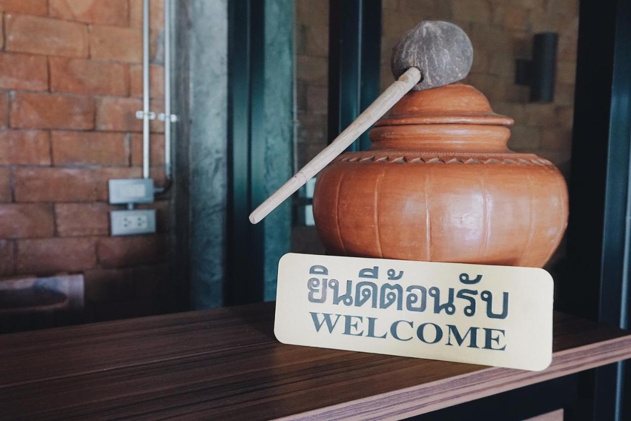 Tha Ma-O Bouteak Homestay - Self Check-In ラムパーン エクステリア 写真
