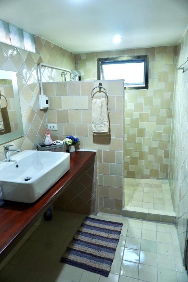 Tha Ma-O Bouteak Homestay - Self Check-In ラムパーン エクステリア 写真
